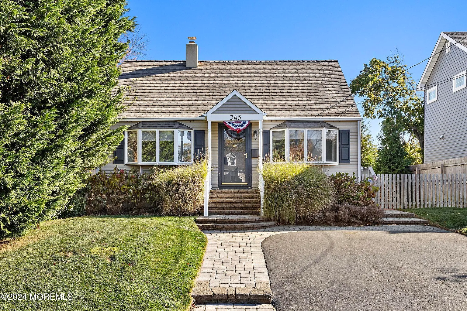 345 Mac Arthur Ave photo 1