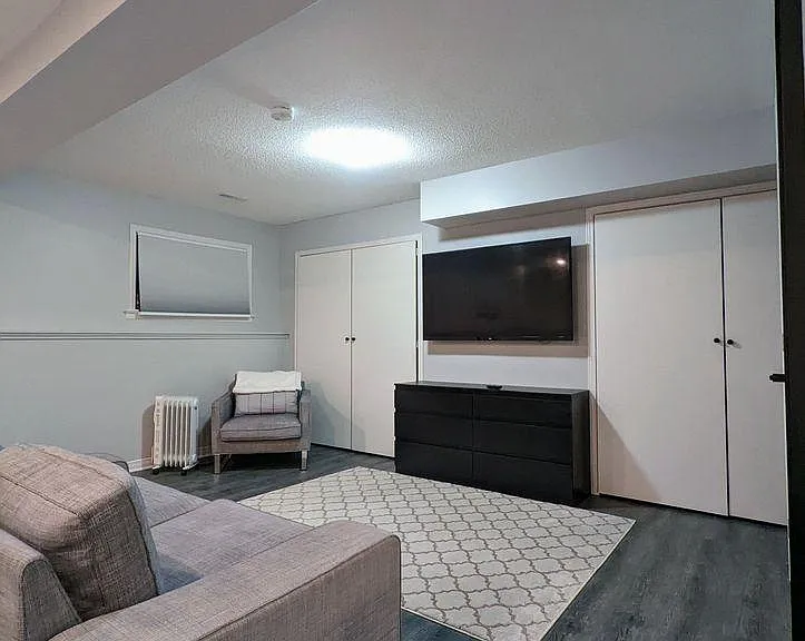 1008 Waterbury Cres #2 — Photo 2