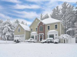 20 River Bend Rd, Upton, MA 01568