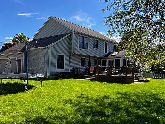 5th image of 39 Kingston Dr
