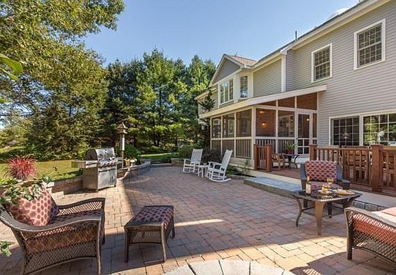 4th image of 19 Farrington Ln