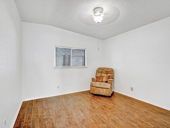 5th image of 301 El Puente Dr