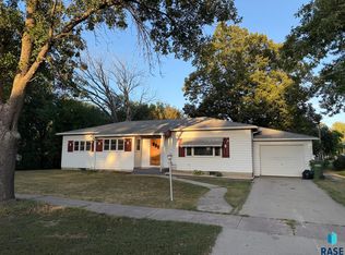 428 S Walnut St, Freeman, SD 57029