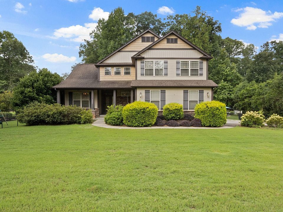 1st image of 207 Beechwood Dr