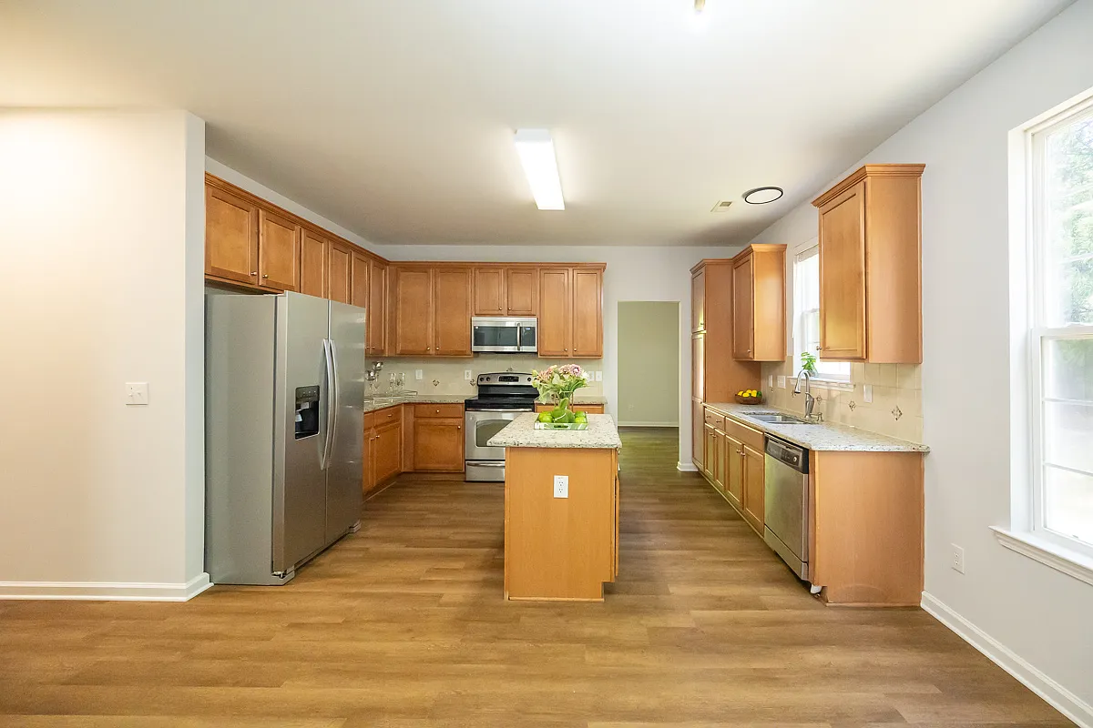 4 bed, 3.5 bath, 2809 sqft, $2,495 — Photo 4