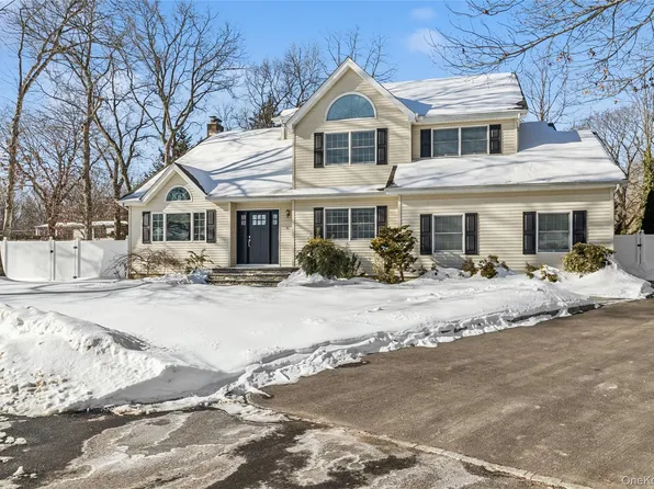 41 Locust Drive, Nesconset, NY 11767