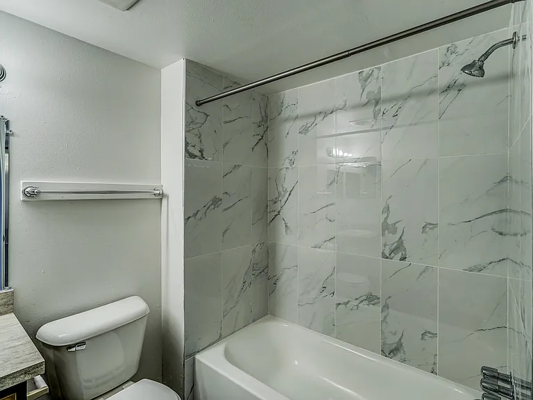 Park Place Apartments — Photo 9