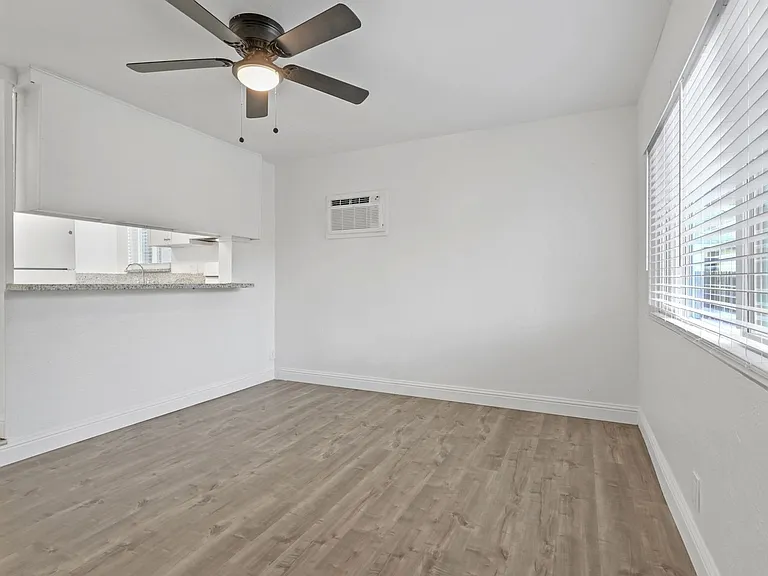 520 Solano St — Photo 5