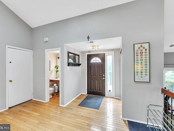 5th image of 43 Bucks Meadow Ln