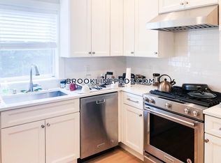 222 Freeman St #222, Brookline, MA 02446