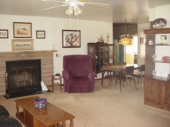 3rd image of 2039 Garden Ln