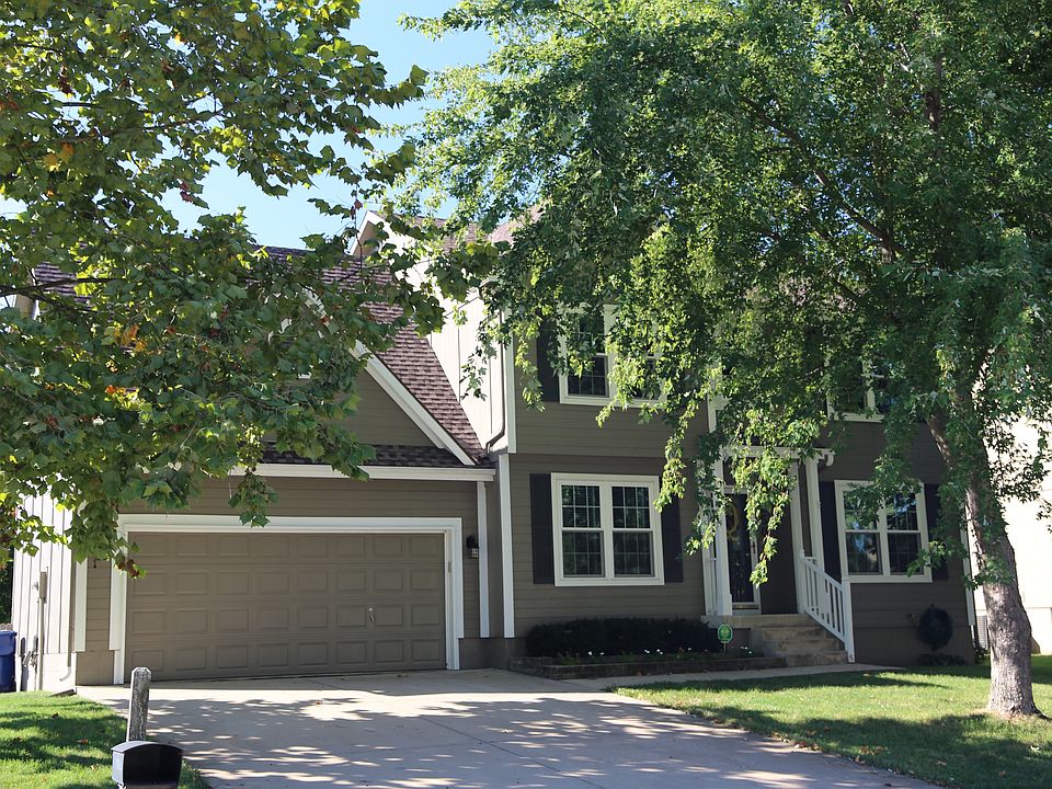 1st image of 250 NE Chateau Dr