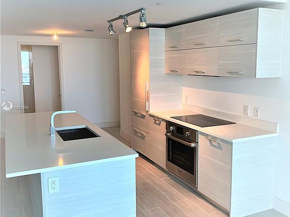 5th image of 650 NE 32nd St Unit 1704