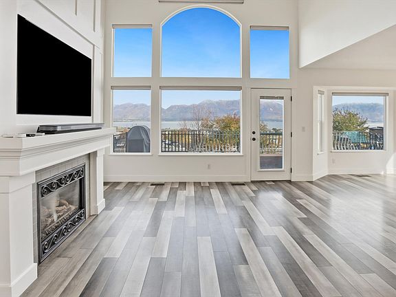 5th image of 2262 S Maverick Rd