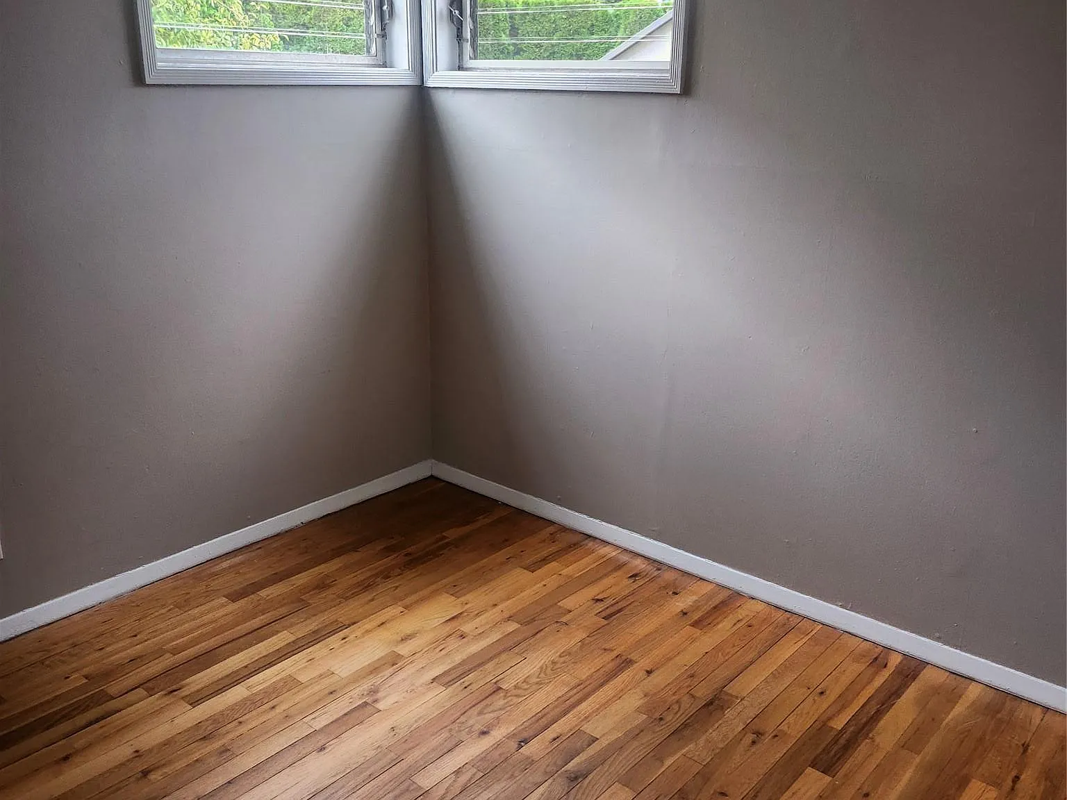 3 bed, 1.0 bath, 1114 sqft, $3,950 — Photo 3