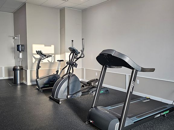 4th image of 2522 Keele St #512