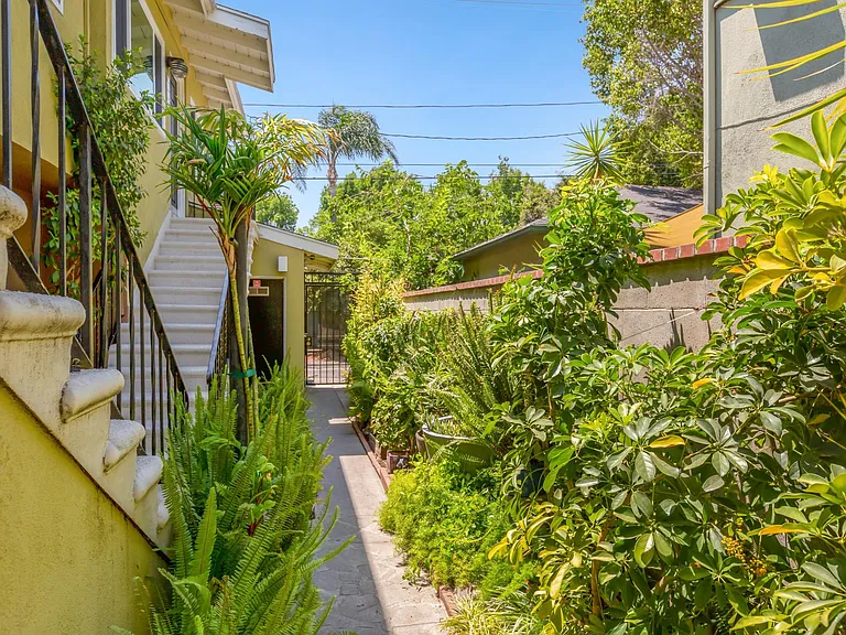 5019 Cahuenga Blvd #5019 — Photo 4