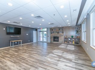 Chateau at Holmes Lake, Lincoln, NE 68506