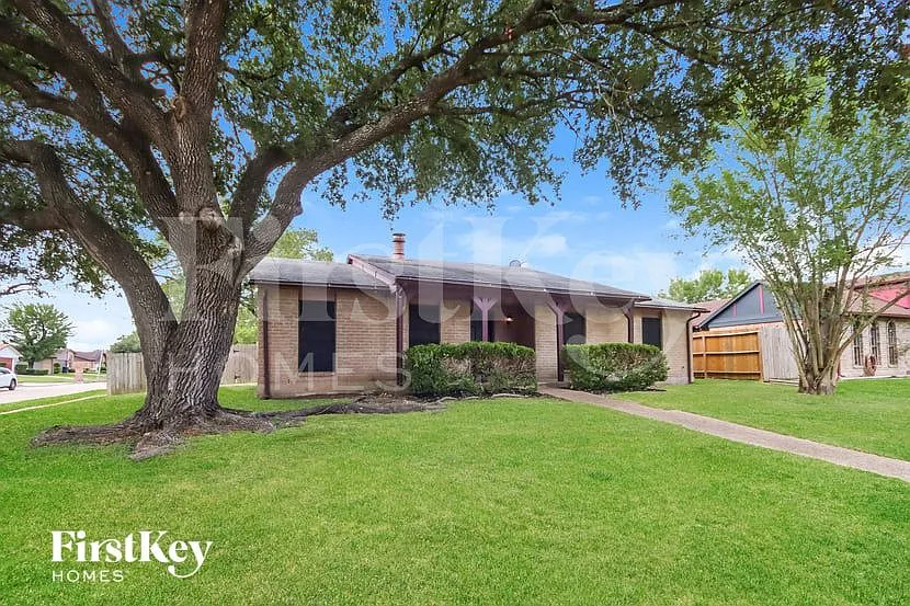 3 bed, 2.0 bath, 1929 sqft, $1,945 — Photo 2