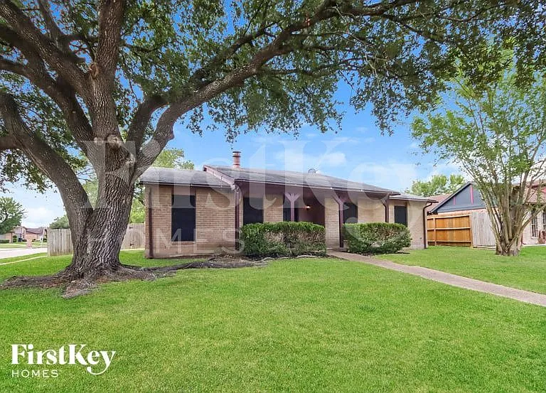 14658 Meyersville Dr — Photo 2