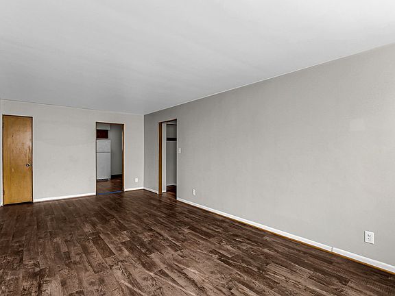 3rd image of 1307 Calumet Ave #7