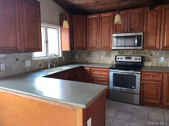 2nd image of 9 Sadlier Pl