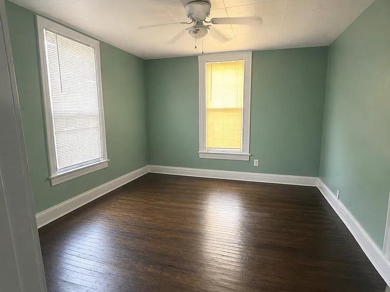 700 W Rollins St — Photo 2