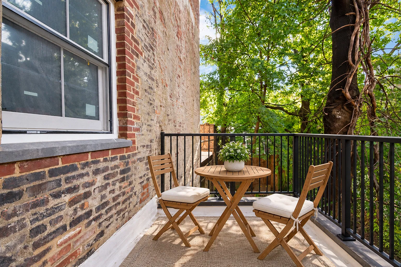 557 Hudson Street — Photo 4