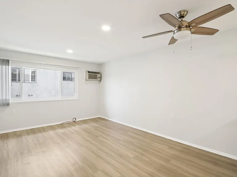 5405 Lindley Avenue — Photo 43