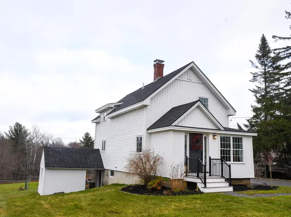 32 Northern Avenue, Hampden, ME 04444