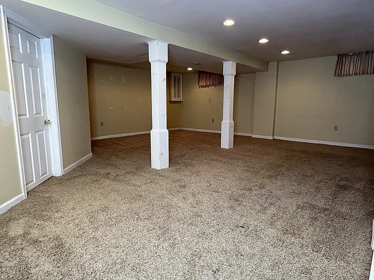 217 Vassar Dr — Photo 21