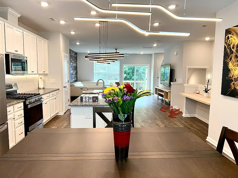 1251 Commack Dr — Photo 9