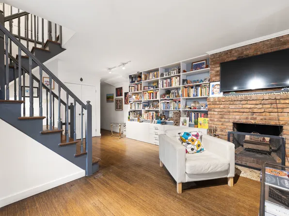 311 East 83rd Street image 2 of 10