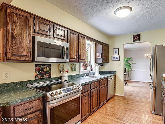 3rd image of 5921 Oakland Park Dr