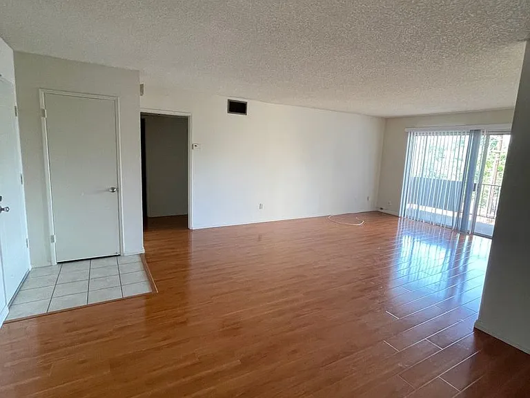 718 N Monterey St — Photo 25