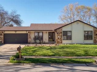 1701 Country Acres Dr, Saint Peters, MO