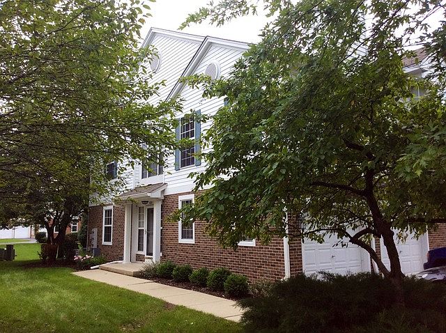 1st image of 485 Grosse Pointe Cir
