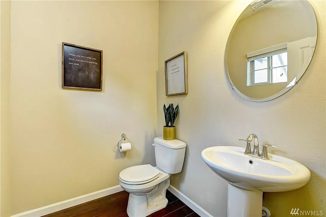 3 bed, 2100 sqft, $3,200 — Photo 3