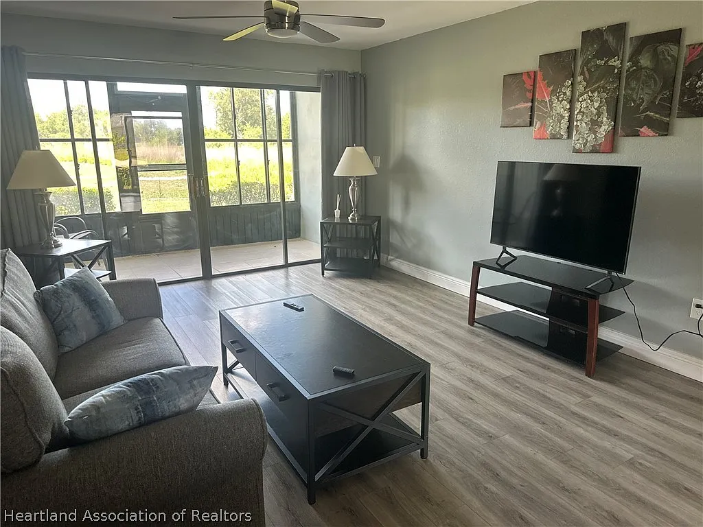 1 bed, 1.0 bath, 950 sqft, $1,200 — Photo 4