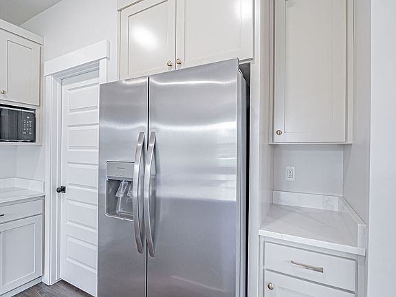 3rd image of 2992 Huntshire Ave