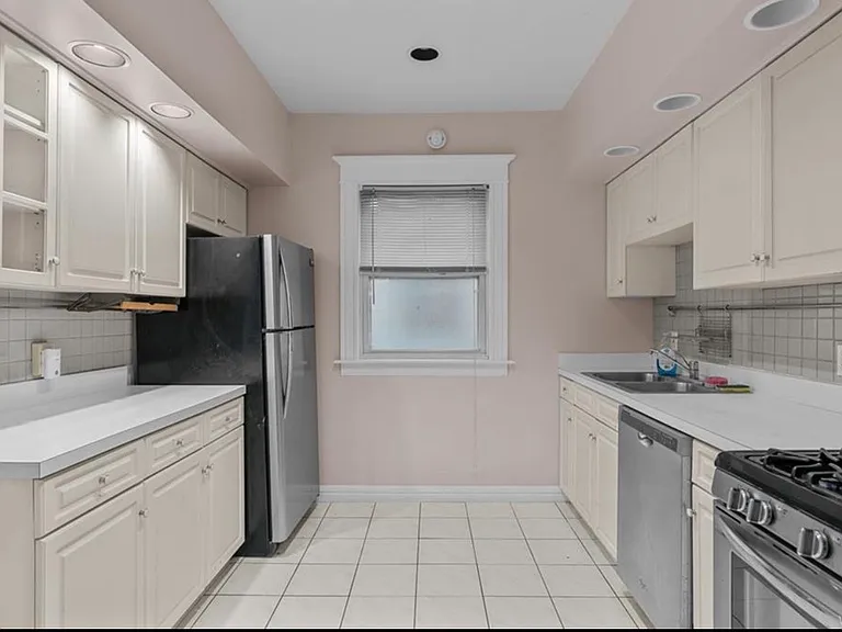 689 W Delavan Ave — Photo 9