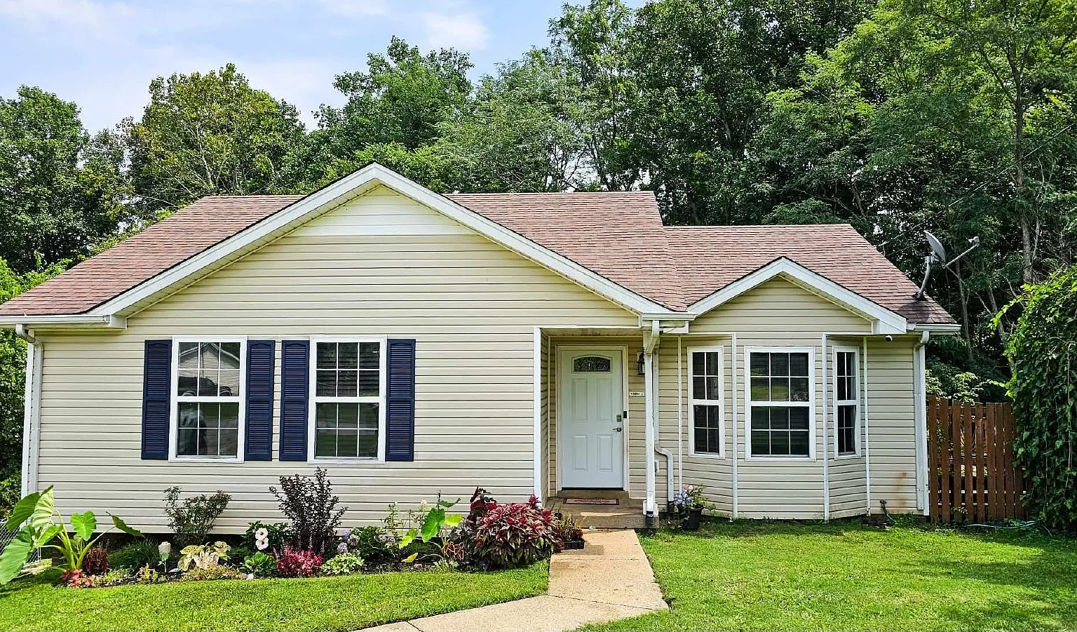 3 bed, 2.0 bath, 1673 sqft, $1,800 — Photo 1