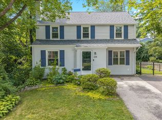 238 Barcladen Cir, Bryn Mawr, PA 19010