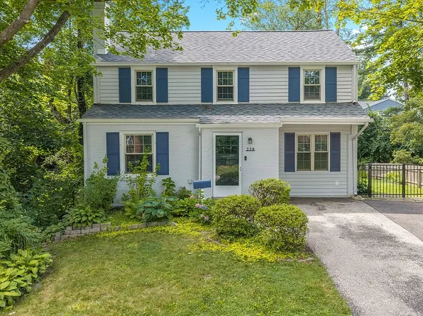 238 Barcladen Cir, Bryn Mawr, PA 19010