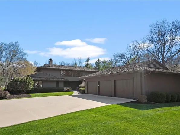 3913 W 121st Ter, Leawood, KS 66209