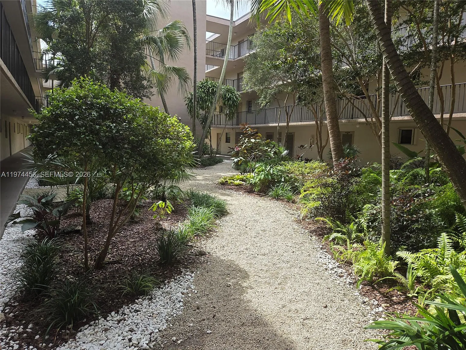 Briarwinds Condo Ph 1 — Photo 3