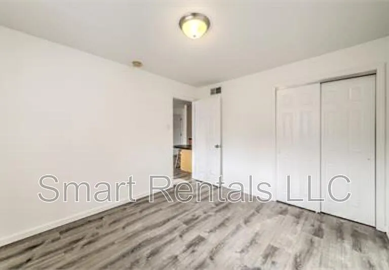 3844 Park Ave #4 — Photo 4