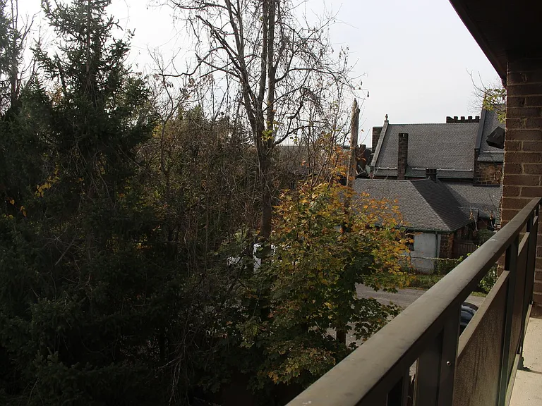 516-520 Rebecca Ave — Photo 11