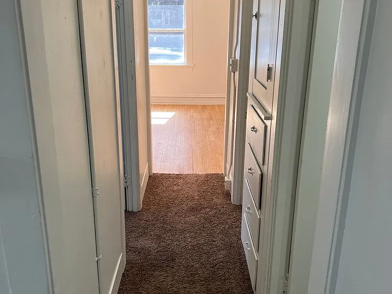 420 S 6th Ave — Photo 12