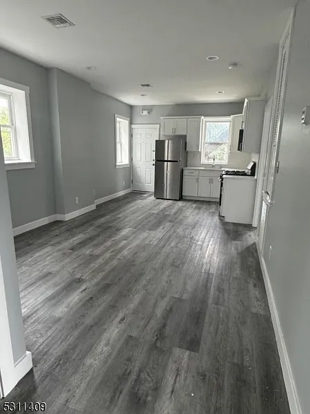 4 bed, 2.0 bath, $3,400 — Photo 2